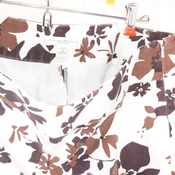 Banana Republic Harrison White/Brown Floral Capri - Picture 3 of 4